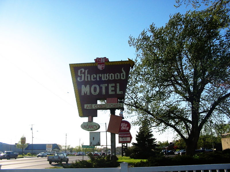 Sherwood Motel - May 2002 Sign